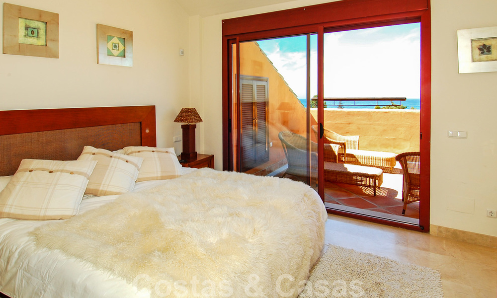 Gran Bahia: Luxury apartments for sale near the beach in a prestigious complex, just east of Marbella town 23017