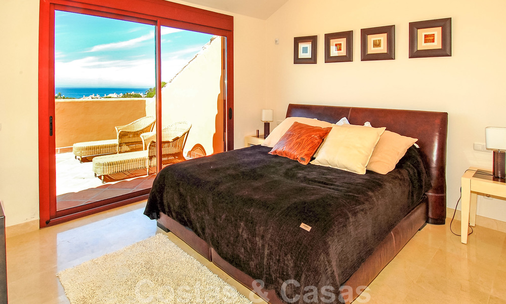 Gran Bahia: Luxury apartments for sale near the beach in a prestigious complex, just east of Marbella town 23019