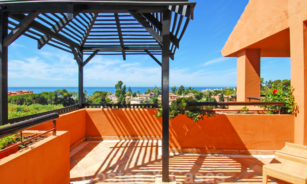 Gran Bahia: Luxury apartments for sale near the beach in a prestigious complex, just east of Marbella town 23025
