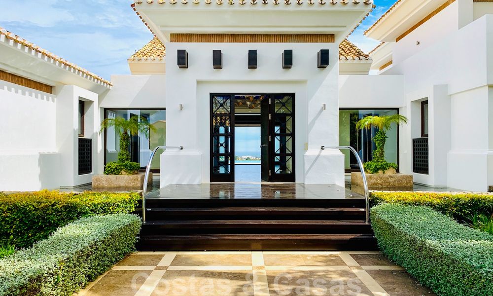 Magnificent villa with panoramic sea views for sale in a prestigious 5* golf resort on the New Golden Mile, between Marbella and Estepona 23330