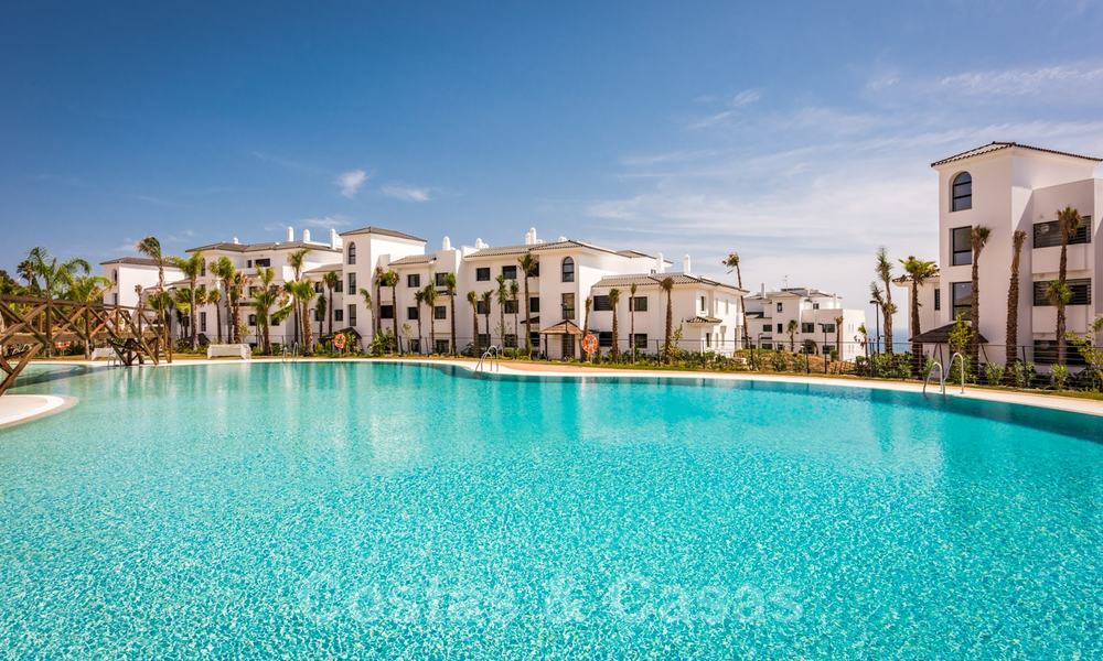 Elegant new modern apartments with panoramic mountain- and sea views for sale in the hills of Estepona 24385