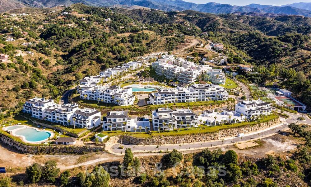 Elegant new modern apartments with panoramic mountain- and sea views for sale in the hills of Estepona 27716