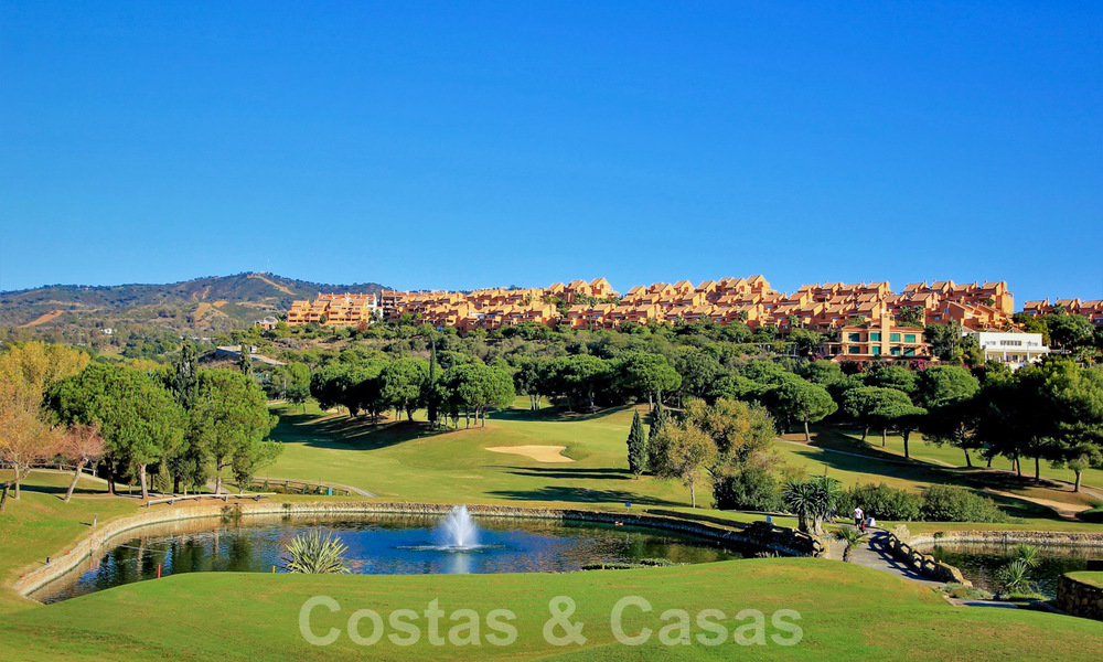 Mediterranean style villas and semi-detached villas with sea- and golf views in Elviria, Marbella 24398
