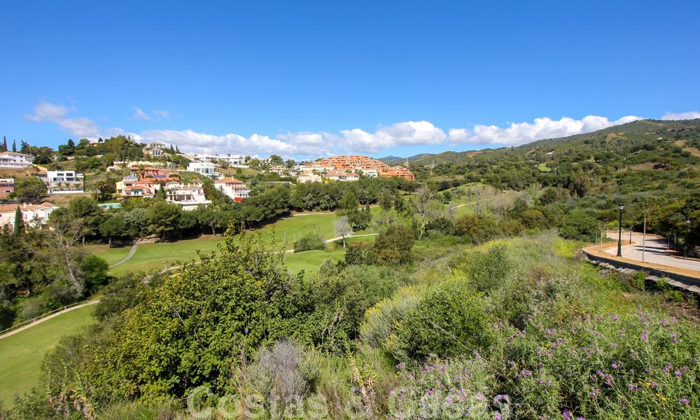 Mediterranean style villas and semi-detached villas with sea- and golf views in Elviria, Marbella 24414