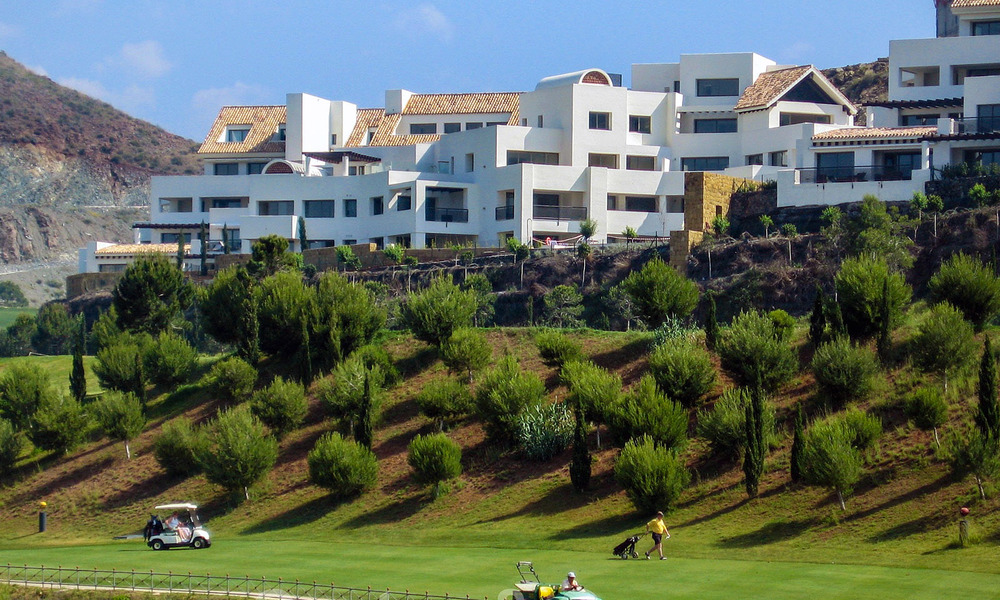 TEE 5 : Modern luxury first line golf apartments with stunning golf and sea views for sale in Marbella – Benahavis 24521