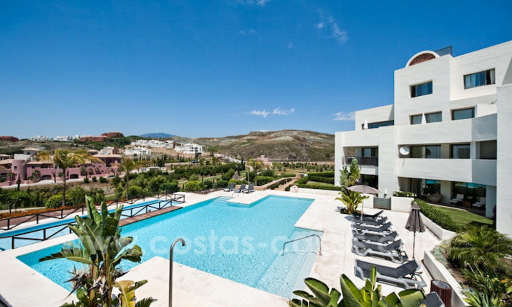 TEE 5 : Modern luxury first line golf apartments with stunning golf and sea views for sale in Marbella – Benahavis 24523