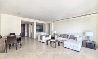 TEE 5 : Modern luxury first line golf apartments with stunning golf and sea views for sale in Marbella – Benahavis 24526 