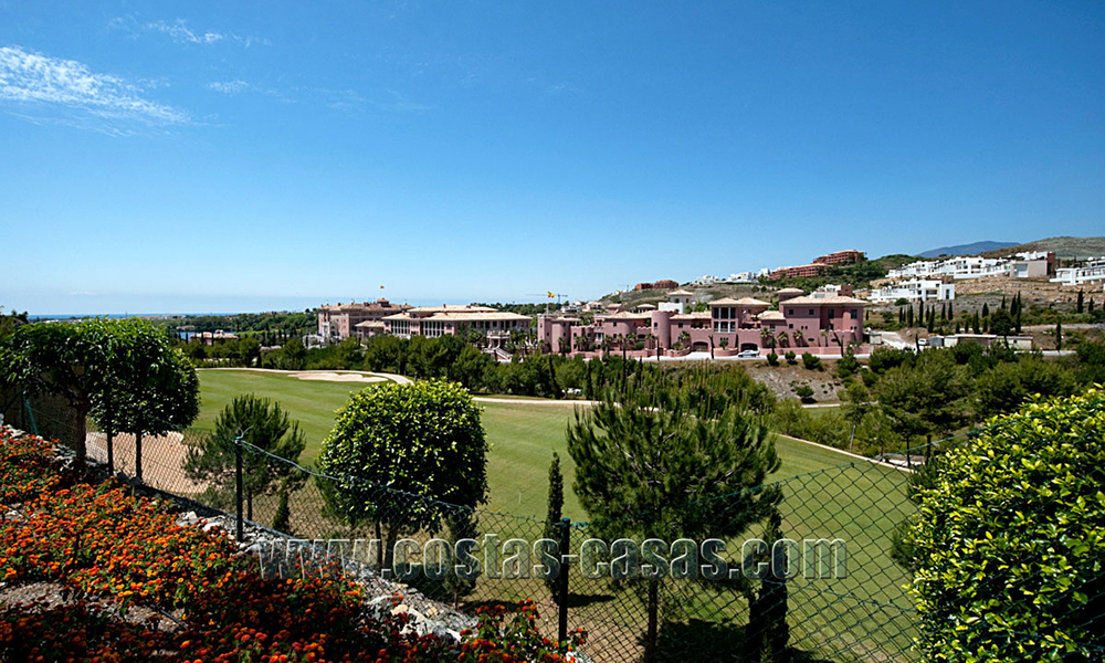 TEE 5 : Modern luxury first line golf apartments with stunning golf and sea views for sale in Marbella – Benahavis 24533