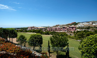 TEE 5 : Modern luxury first line golf apartments with stunning golf and sea views for sale in Marbella – Benahavis 24533 