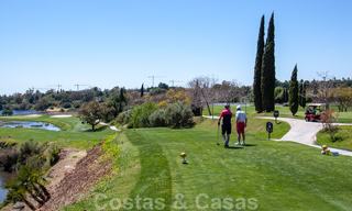 TEE 5 : Modern luxury first line golf apartments with stunning golf and sea views for sale in Marbella – Benahavis 24536 