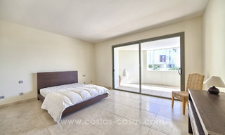 TEE 5 : Modern luxury first line golf apartments with stunning golf and sea views for sale in Marbella – Benahavis 24545 