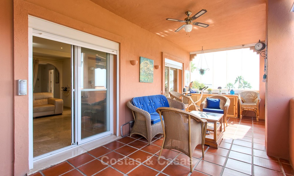 Penthouse apartment for sale in a front-line beach complex in Estepona 24632