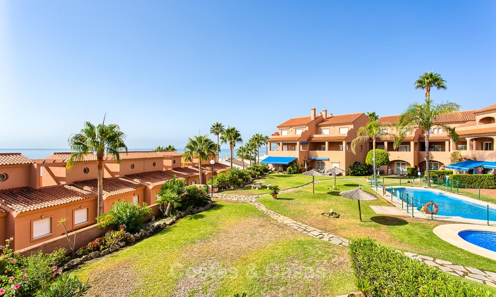 Penthouse apartment for sale in a front-line beach complex in Estepona 24633