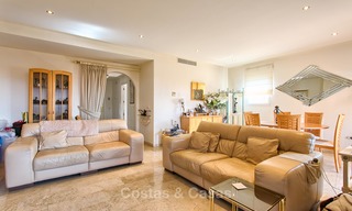 Penthouse apartment for sale in a front-line beach complex in Estepona 24635 