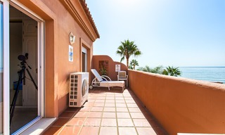 Penthouse apartment for sale in a front-line beach complex in Estepona 24644 