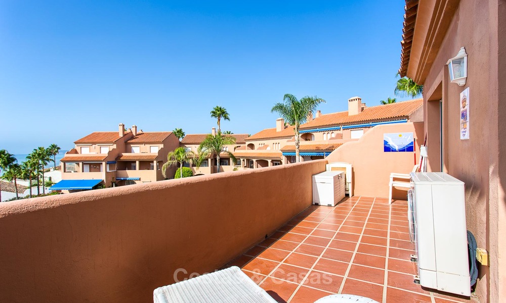 Penthouse apartment for sale in a front-line beach complex in Estepona 24645