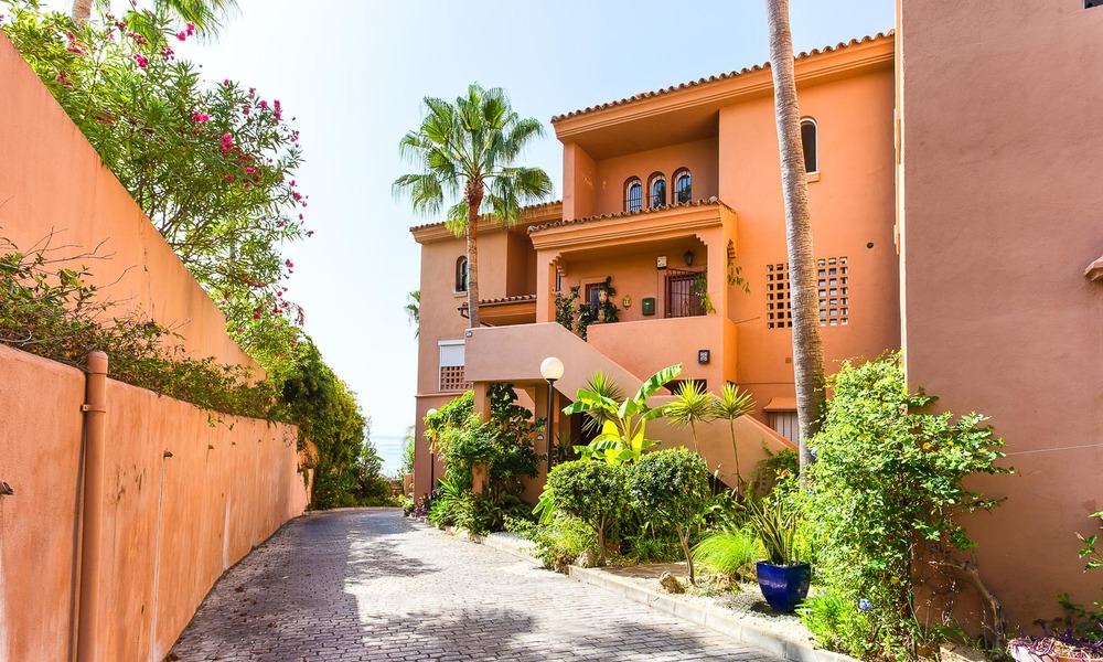 Penthouse apartment for sale in a front-line beach complex in Estepona 24653