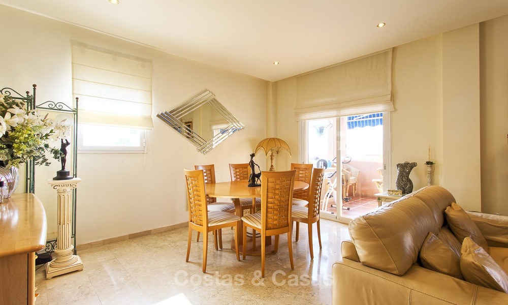 Penthouse apartment for sale in a front-line beach complex in Estepona 24662