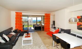 Alanda Los Flamingos Golf: Modern spacious luxury apartments with golf and sea views for sale in Marbella - Benahavis 24670 