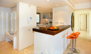 Alanda Los Flamingos Golf: Modern spacious luxury apartments with golf and sea views for sale in Marbella - Benahavis 24674 