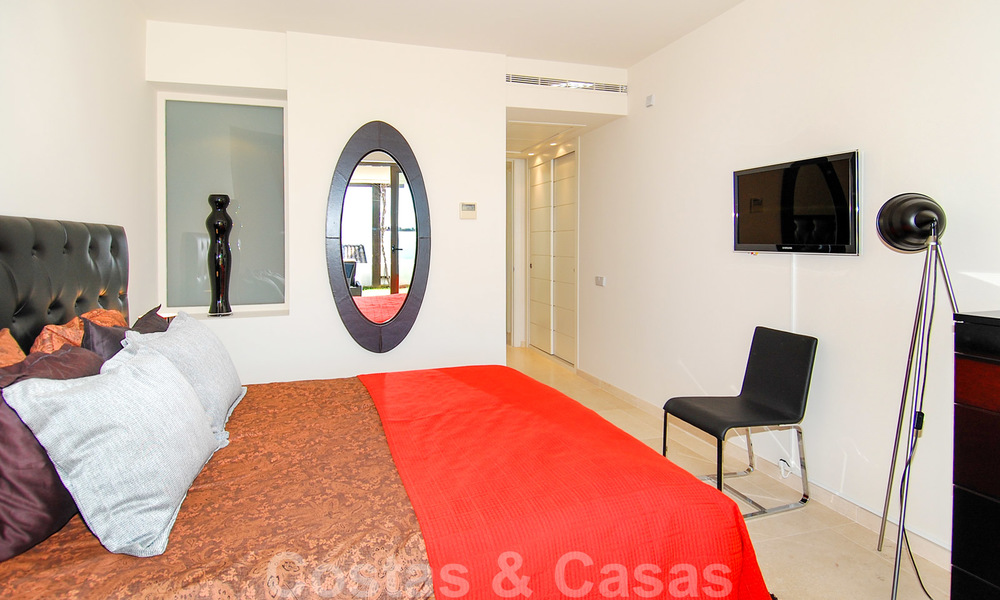 Alanda Los Flamingos Golf: Modern spacious luxury apartments with golf and sea views for sale in Marbella - Benahavis 24685