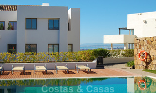 Alanda Los Flamingos Golf: Modern spacious luxury apartments with golf and sea views for sale in Marbella - Benahavis 24692 