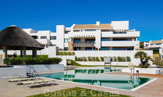 Alanda Los Flamingos Golf: Modern spacious luxury apartments with golf and sea views for sale in Marbella - Benahavis 24700 