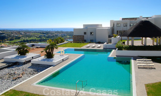 Alanda Los Flamingos Golf: Modern spacious luxury apartments with golf and sea views for sale in Marbella - Benahavis 24702 