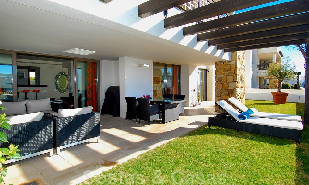 Alanda Los Flamingos Golf: Modern spacious luxury apartments with golf and sea views for sale in Marbella - Benahavis 24703