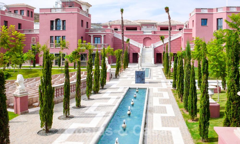 Alanda Los Flamingos Golf: Modern spacious luxury apartments with golf and sea views for sale in Marbella - Benahavis 24712