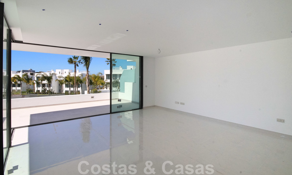 New ready to move in modern design apartment for sale, on the golf course between Marbella and Estepona 24849