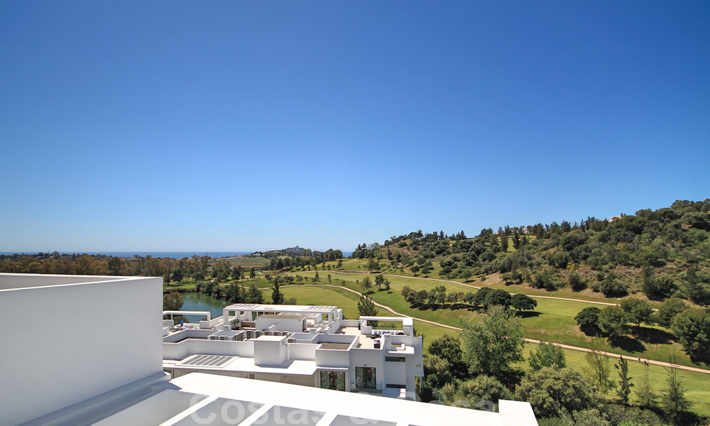 Modern penthouse apartment for sale overlooking the golf course and the Mediterranean Sea in Benahavis - Marbella 24872