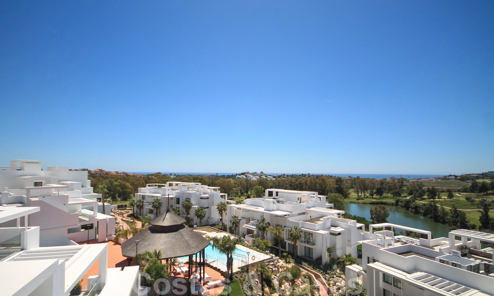 Modern penthouse apartment for sale overlooking the golf course and the Mediterranean Sea in Benahavis - Marbella 24875