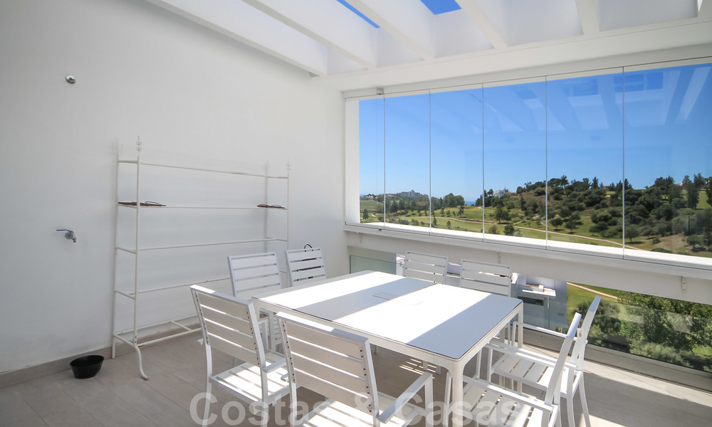 Modern penthouse apartment for sale overlooking the golf course and the Mediterranean Sea in Benahavis - Marbella 24876
