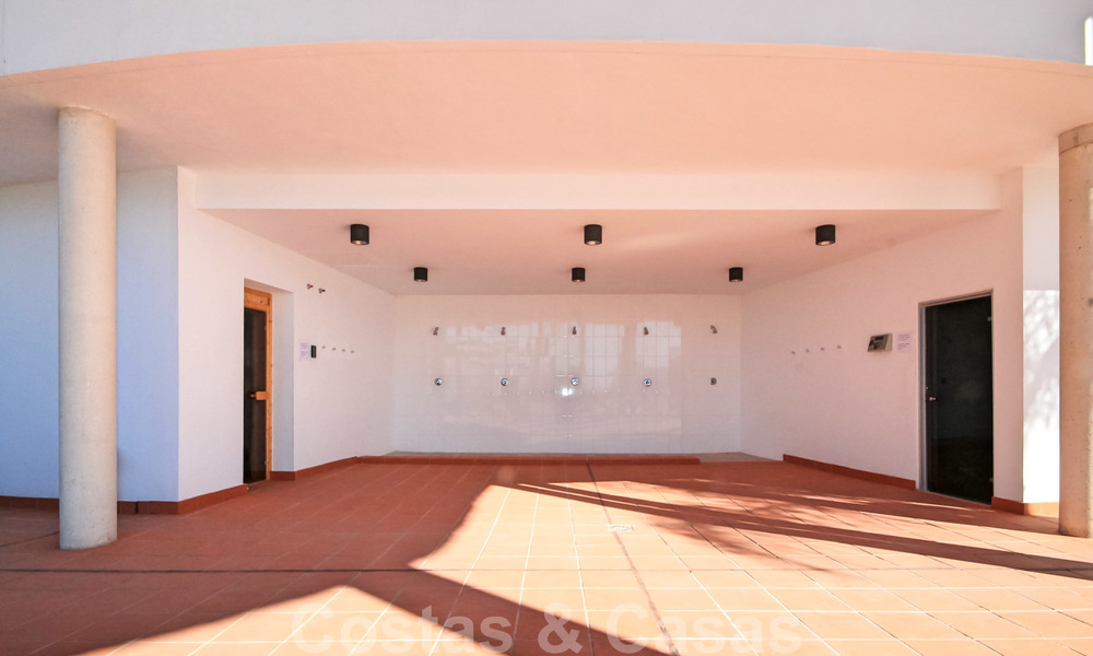 Modern apartment for sale overlooking the golf course in Benahavis - Marbella 24891