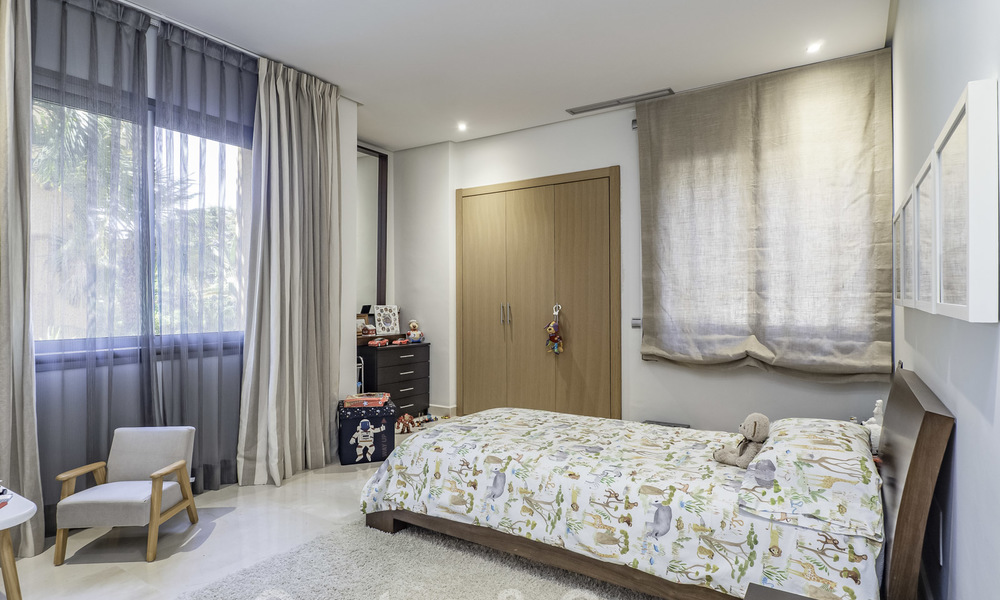 Luxury apartment for sale in prestigious complex on the Golden Mile in Marbella 25198