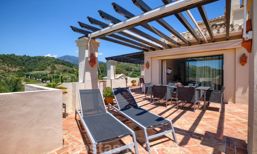 Spacious luxury apartments with a large terrace and panoramic views in a stylish complex surrounded by a golf course in Marbella - Benahavis 25164