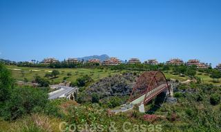 Spacious luxury apartments with a large terrace and panoramic views in a stylish complex surrounded by a golf course in Marbella - Benahavis 25165 