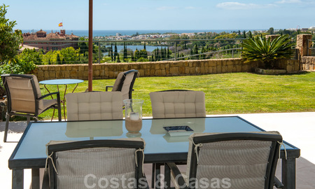 Modern front-line golf apartment with beautiful golf and sea views for sale in Los Flamingos Golf in Marbella - Benahavis 25129