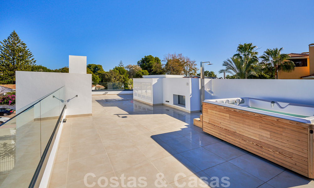 Modern, semi-detached villas for sale at 300 meters from the beach in Puerto Banus, Marbella 31664