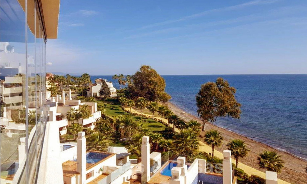 Opportunity! Modern apartment for sale on the first row of a frontline beach complex with open sea views between Marbella and Estepona 25531