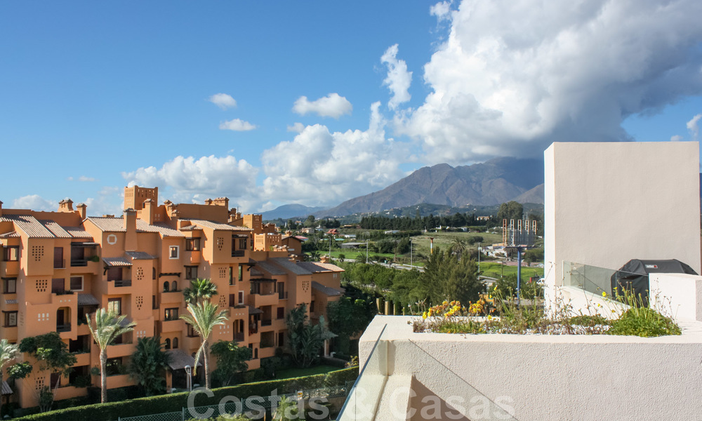 Modern penthouse for sale in a first line beach complex with private pool and panoramic views, between Marbella and Estepona 25710