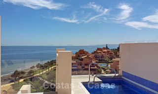 Modern penthouse for sale in a first line beach complex with private pool and panoramic views, between Marbella and Estepona 25720 