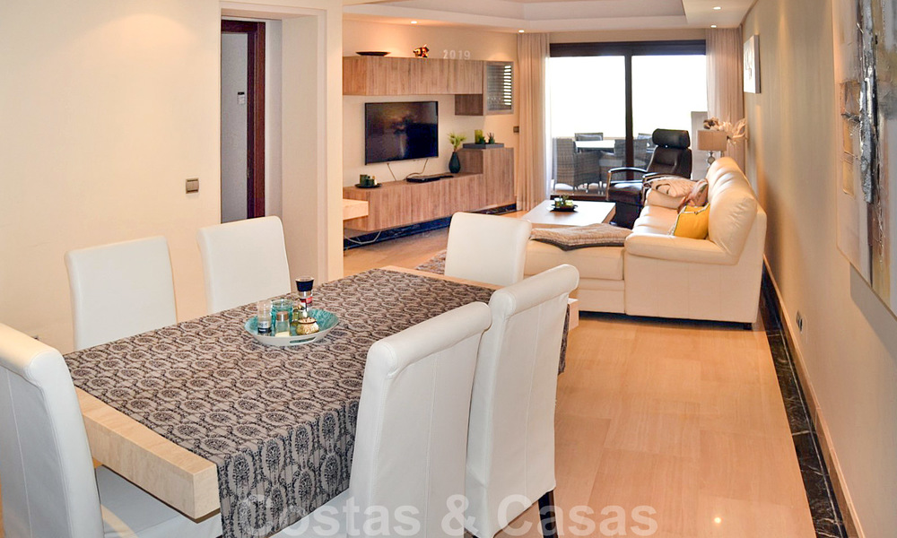 Modern apartment for sale in a first line beach complex with sea view, between Marbella and Estepona 25732