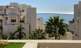 Modern penthouse for sale in a first line beach complex with private pool and sea views, between Marbella and Estepona 25773 