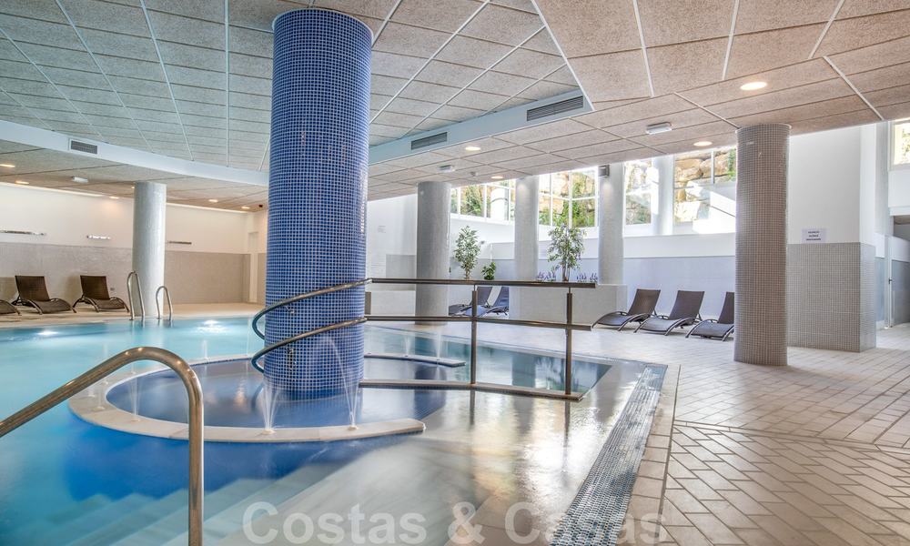 Modern penthouse for sale in a first line beach complex with private pool and sea views, between Marbella and Estepona 25778