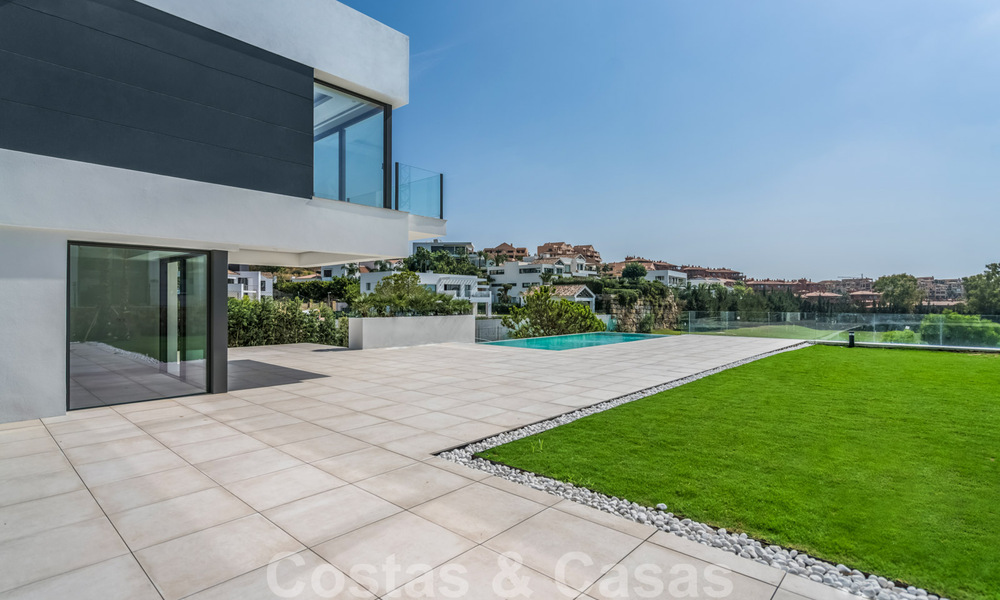 Ready to move in new modern luxury villa for sale, located directly on the golf course in Marbella - Benahavis 33919