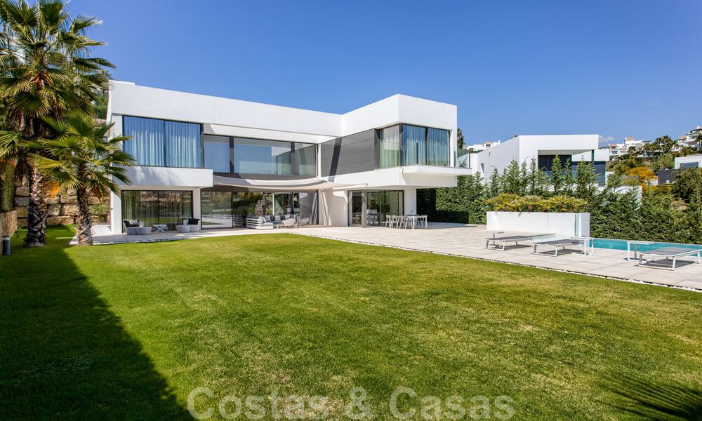 Ready to move in new modern luxury villa for sale, located directly on the golf course in Marbella - Benahavis 35398