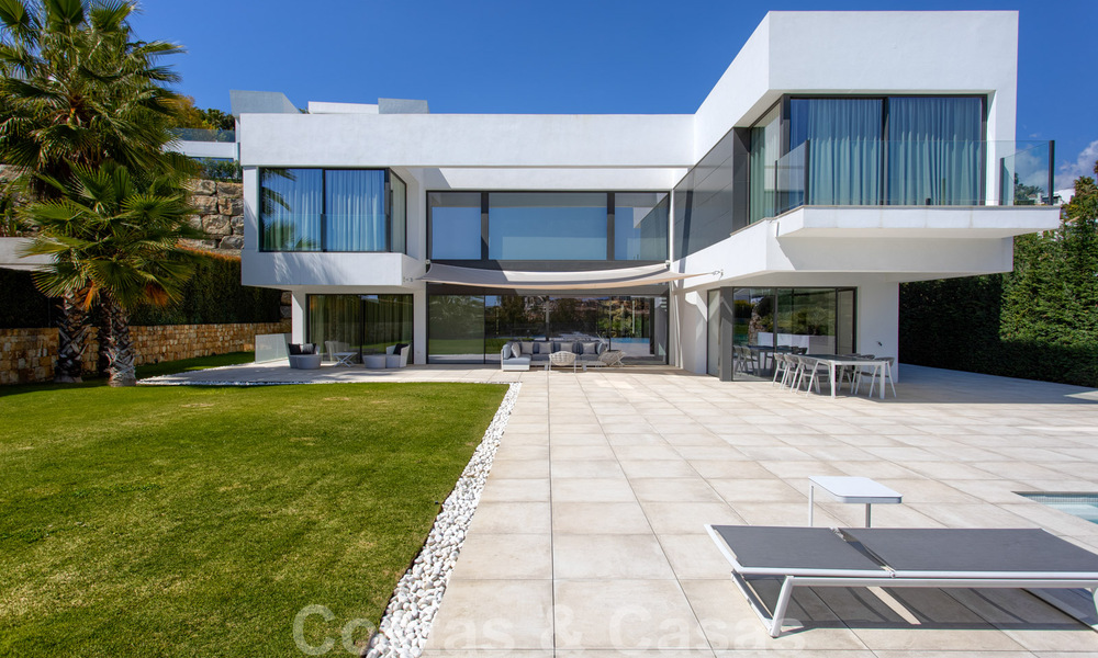 Ready to move in new modern luxury villa for sale, located directly on the golf course in Marbella - Benahavis 35399