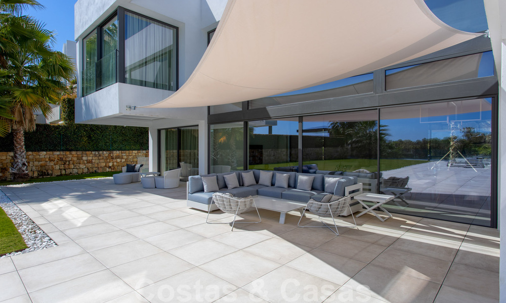 Ready to move in new modern luxury villa for sale, located directly on the golf course in Marbella - Benahavis 35400